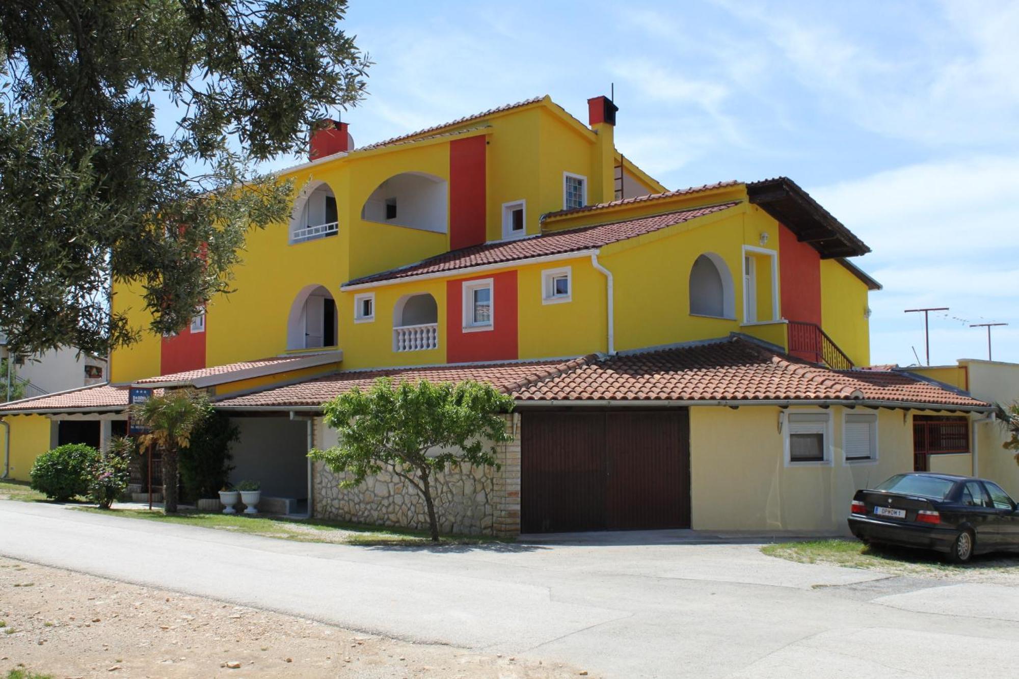 Rooms With A Swimming Pool Peroj, Fazana - 2235 Екстериор снимка