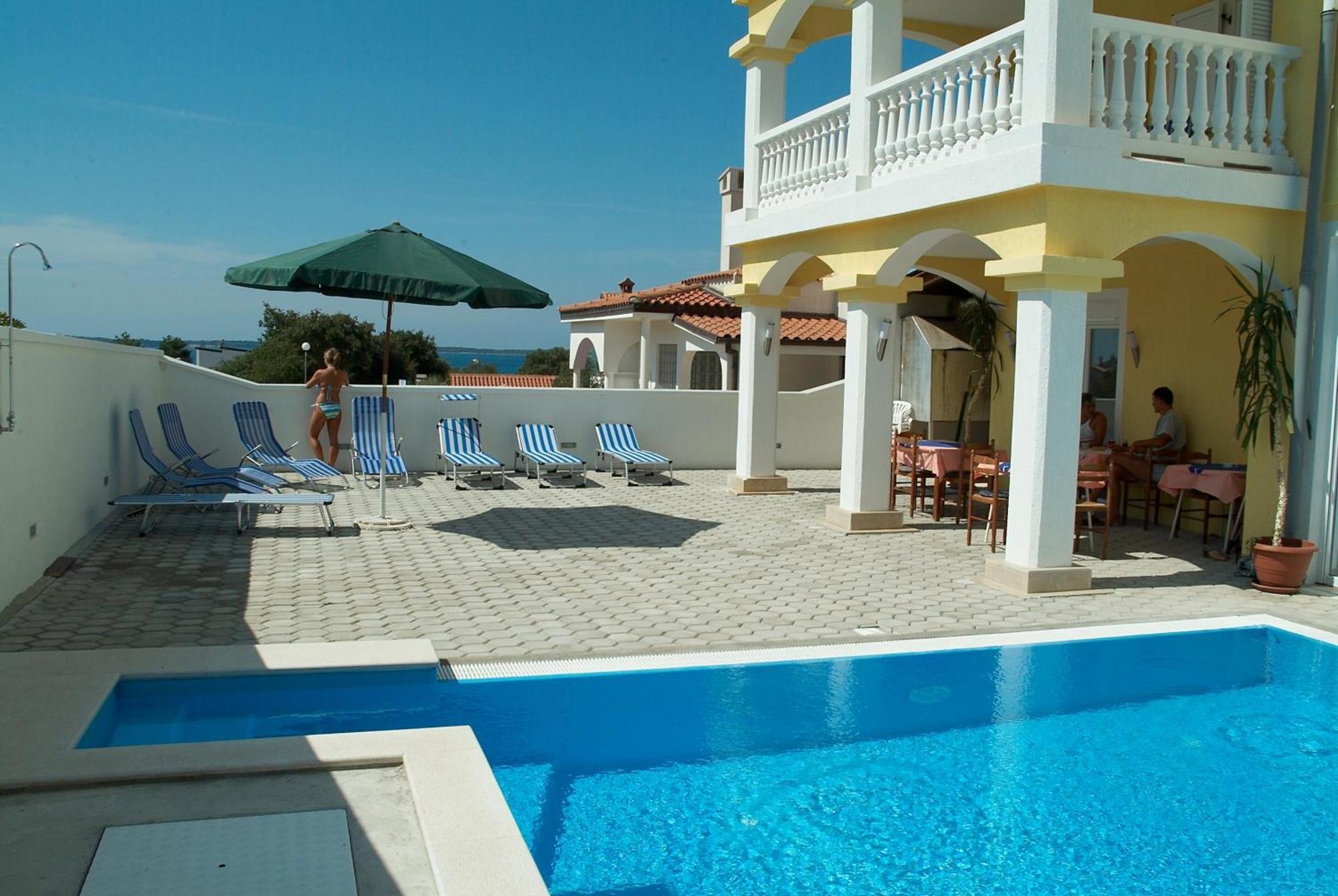 Rooms With A Swimming Pool Peroj, Fazana - 2235 Екстериор снимка
