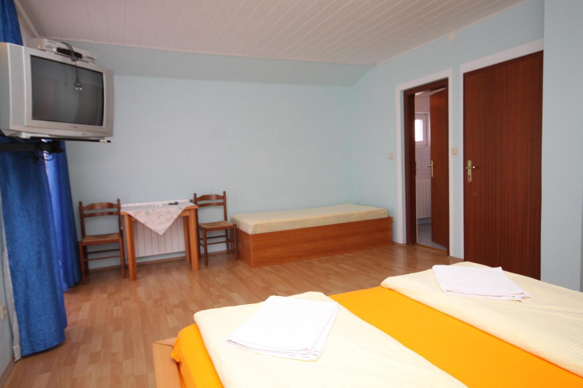 Rooms With A Swimming Pool Peroj, Fazana - 2235 Стая снимка